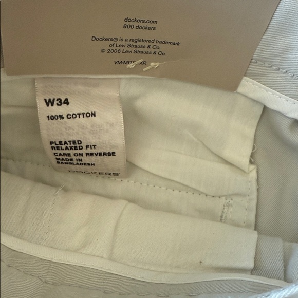 Dockers Men's Cargo Shorts - Soft Cream - Picture 4 of 10